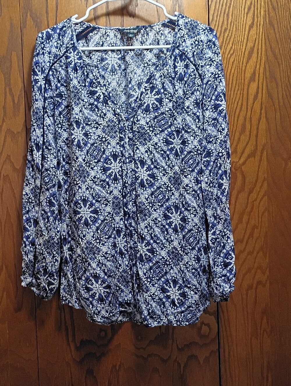 Lucky Brand Blue Printed Women's Long Sleeve Blouse.
